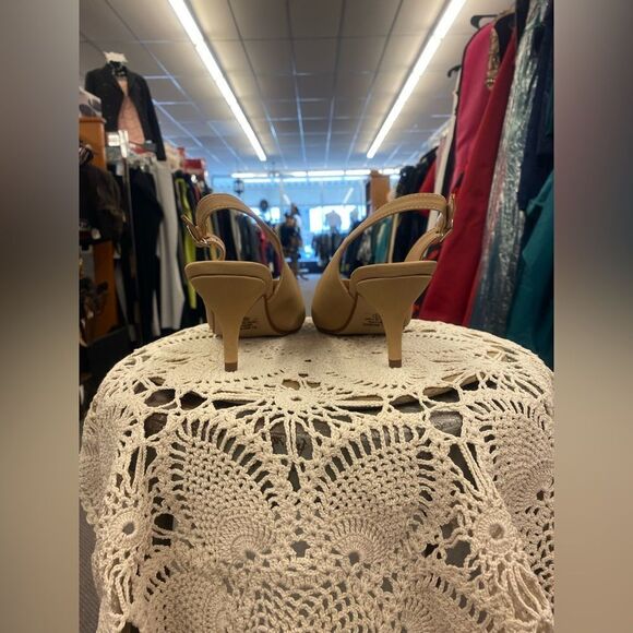 Ladies Formal Dress Shoes - Misc Size - Picture 3 of 5